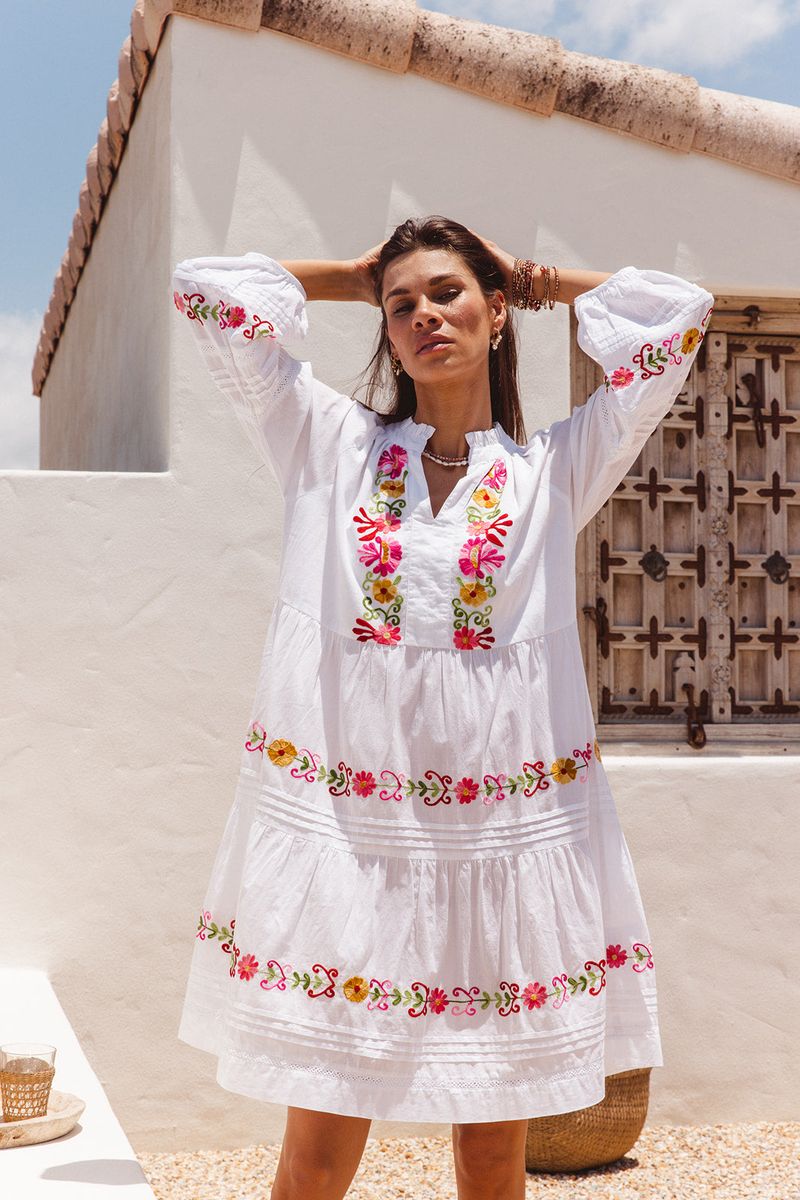 i am pylgrym - Clover Dress White with Pink Aari Embroidery