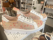 Load image into Gallery viewer, Jose Saenz - 2001-D Floral