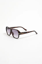 Load image into Gallery viewer, adorne - Lincoln Sunglasses (Tort)