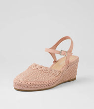Load image into Gallery viewer, Django and Juliette - Flory Pale Pink Synthetic Raffia Leather Wedges