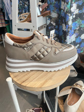 Load image into Gallery viewer, Alfie & Evie - HELENA Dark Stone /White