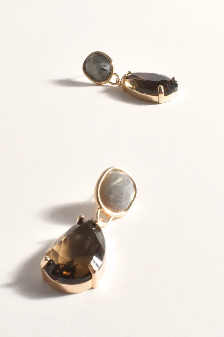 adorne - STONE AND GLASS MIX EARRINGS (SMOKE/CHOC)