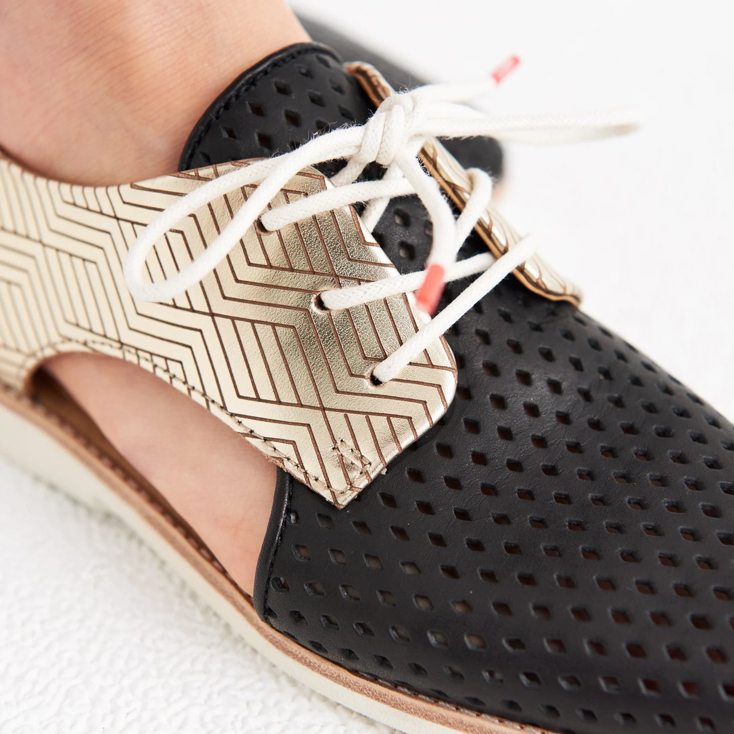 Rollie - Slingback Punch Black Gold Etched