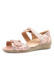 Load image into Gallery viewer, Ziera - Doxie W Toasted Reptile Leather