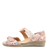 Load image into Gallery viewer, Ziera - Doxie W Toasted Reptile Leather