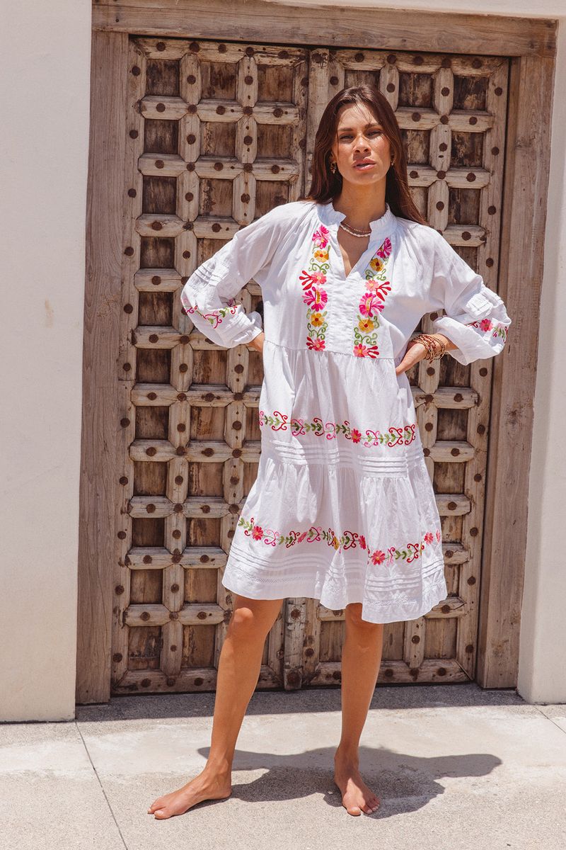 i am pylgrym - Clover Dress White with Pink Aari Embroidery