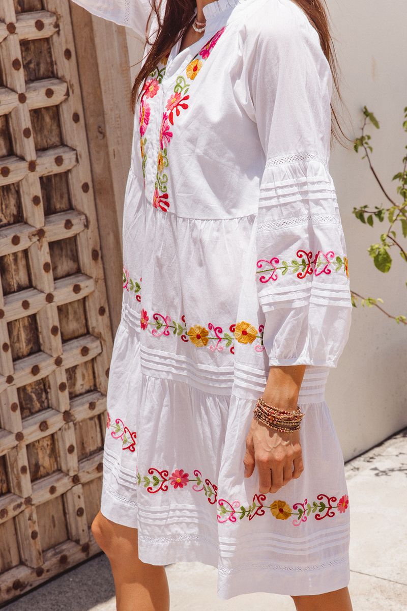 i am pylgrym - Clover Dress White with Pink Aari Embroidery