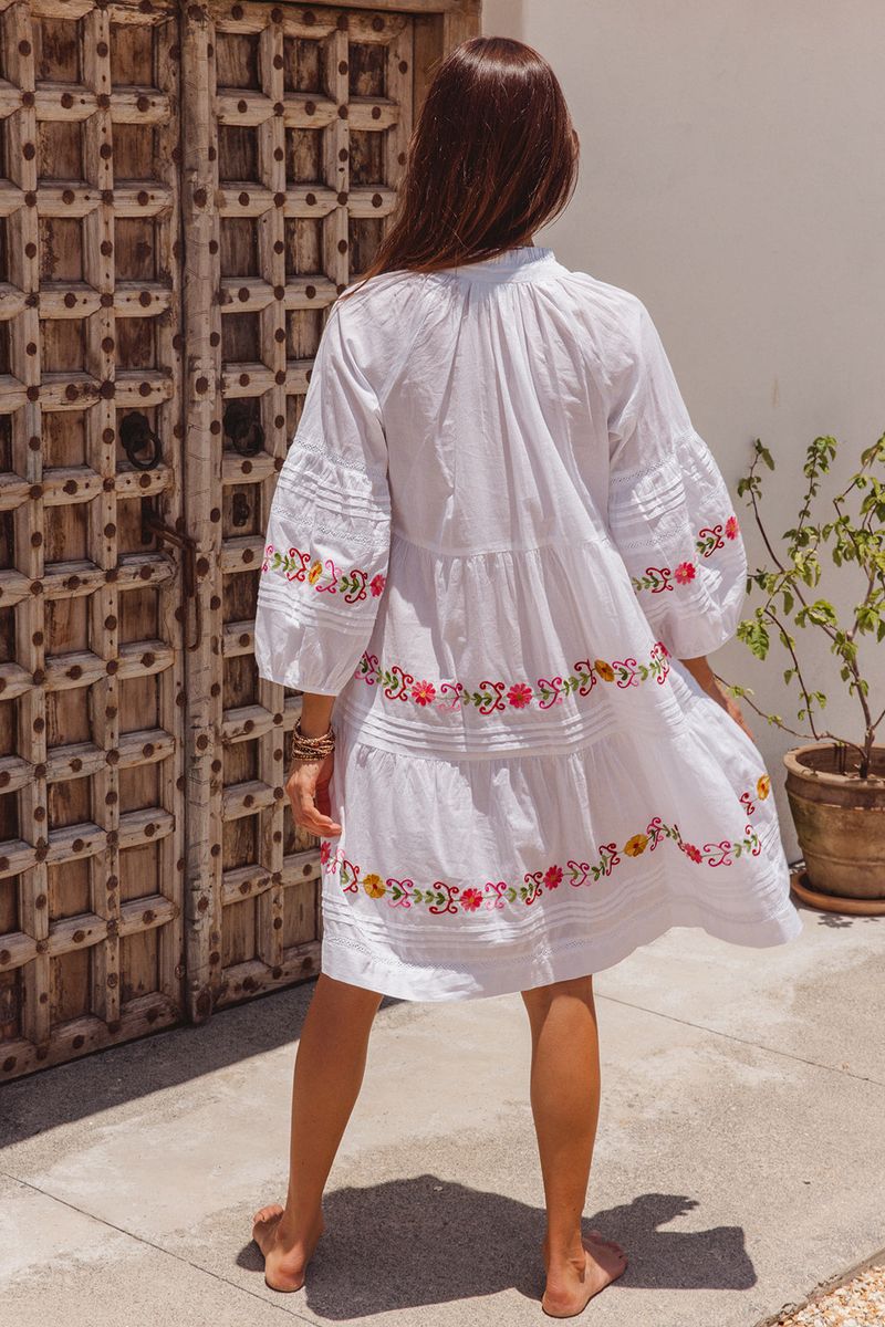i am pylgrym - Clover Dress White with Pink Aari Embroidery