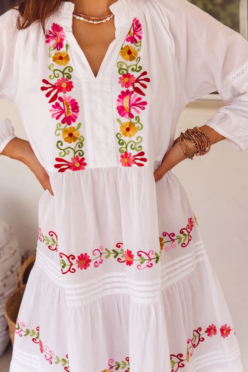 i am pylgrym - Clover Dress White with Pink Aari Embroidery
