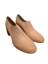 Load image into Gallery viewer, Django and Juliette - MANERVA Blush Leather
