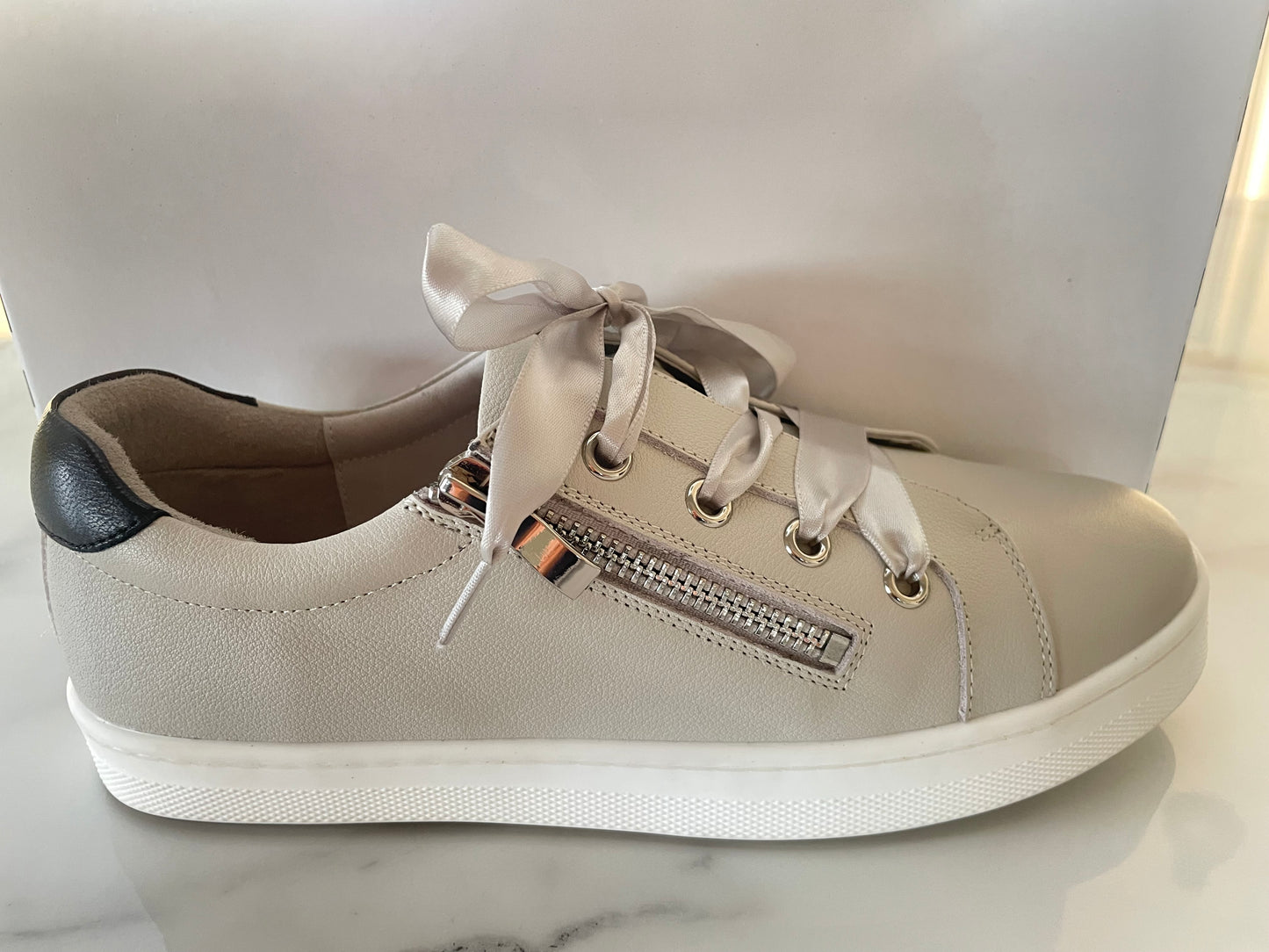 Chrissie - DEB Pebbled Grey