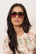 Load image into Gallery viewer, adorne -Palmdale Sunglasses (Black Tort)

