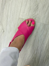 Load image into Gallery viewer, Hinako - Mila Fuchsia
