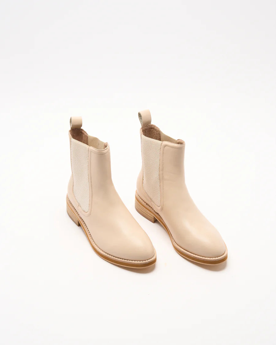 WALNUT - Cora Leather Boot - Vanilla