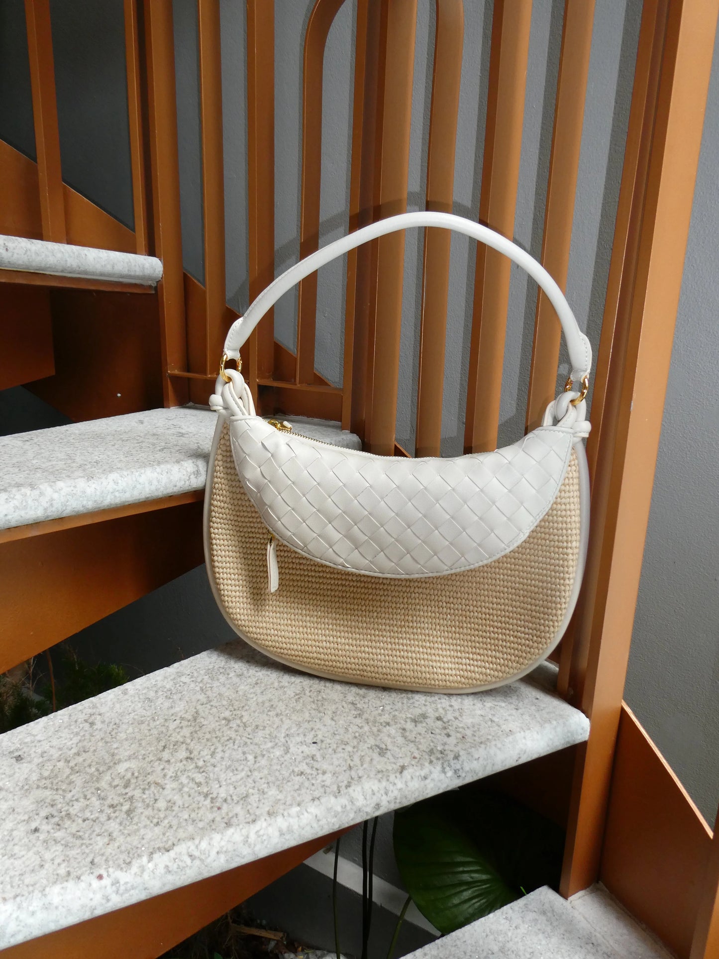 L'ORA D'ORO - CAMILE Raffia Saddle Bag, Milk