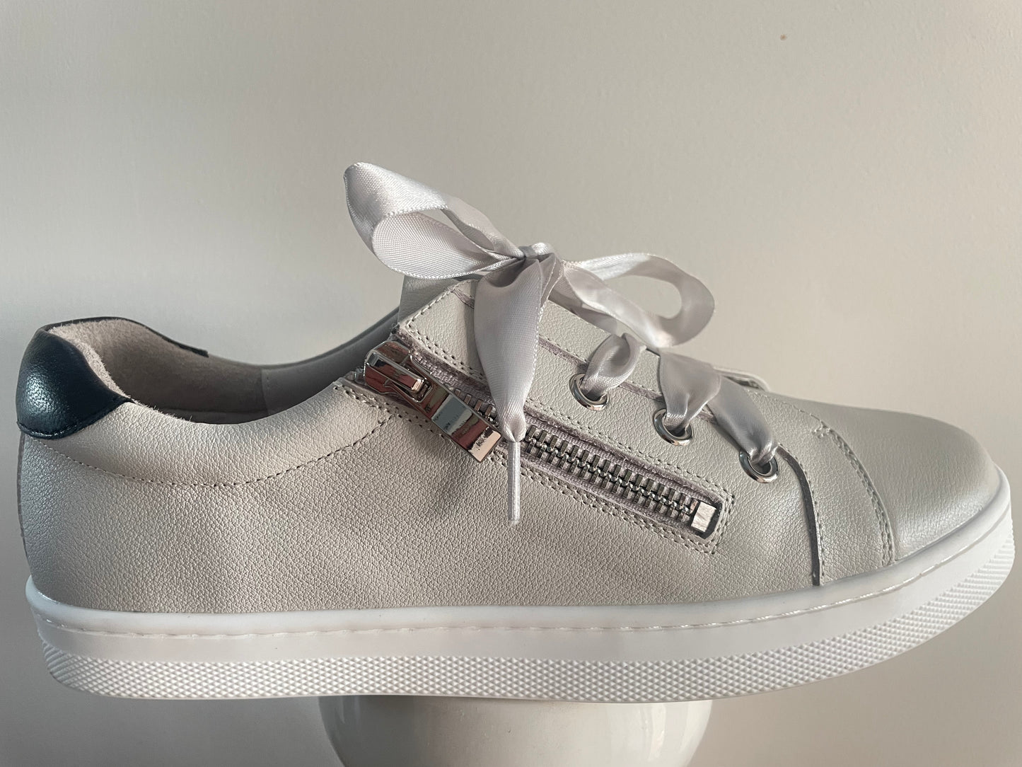 Chrissie - DEB Pebbled Grey