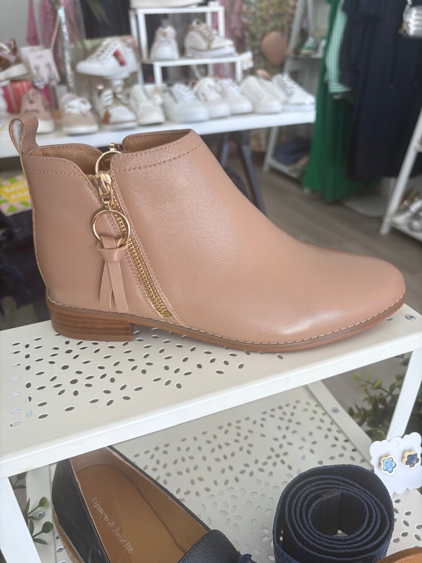 Chrissie - Dazzle Kid Camel