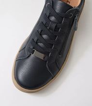 Load image into Gallery viewer, Diana Ferrari Supersoft - EVONE NAVY TAUPE LEATHER SNEAKERS

