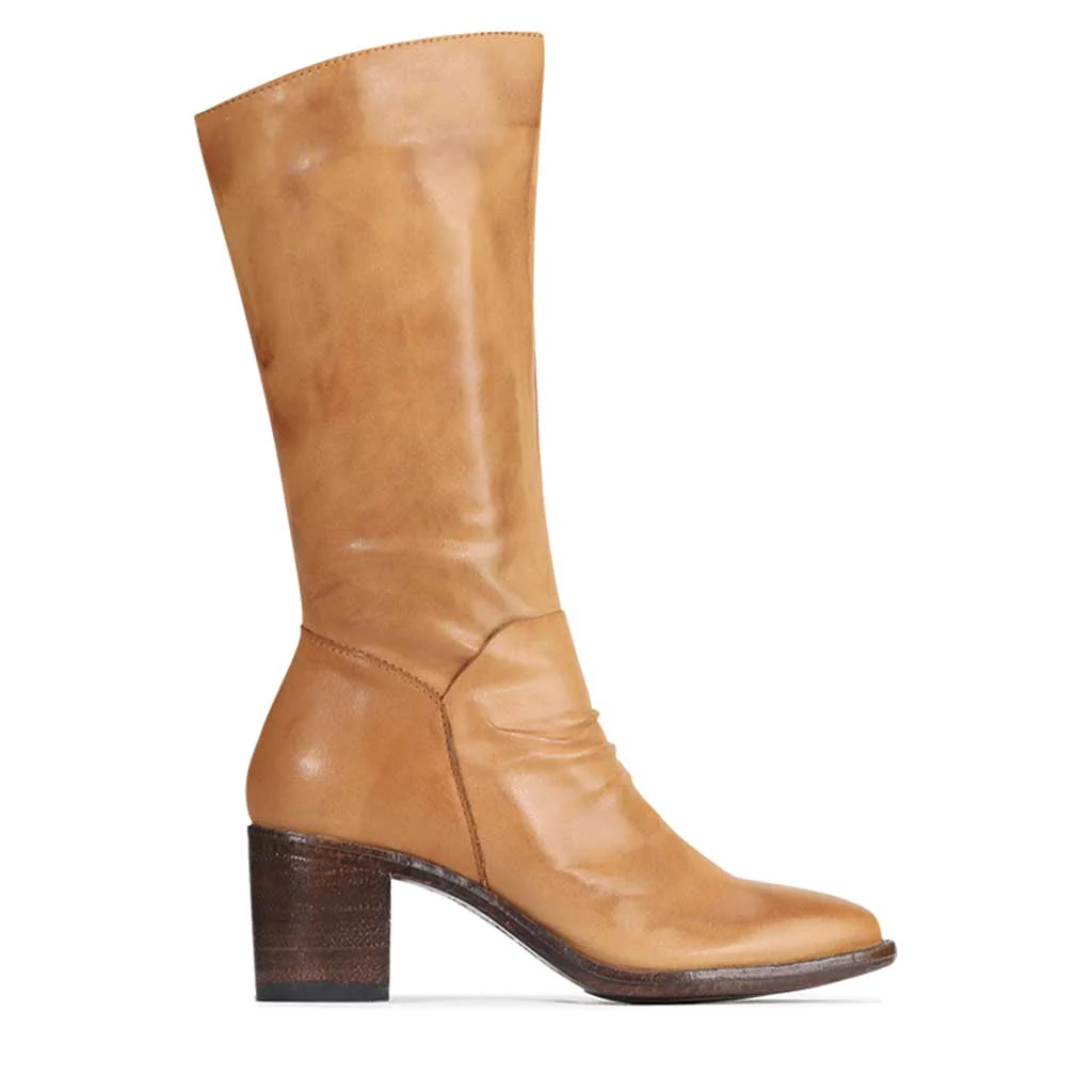 EOS - Serafina Camel