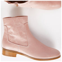 Load image into Gallery viewer, Supersoft by Diana Ferrari - Belive Blush Leather
