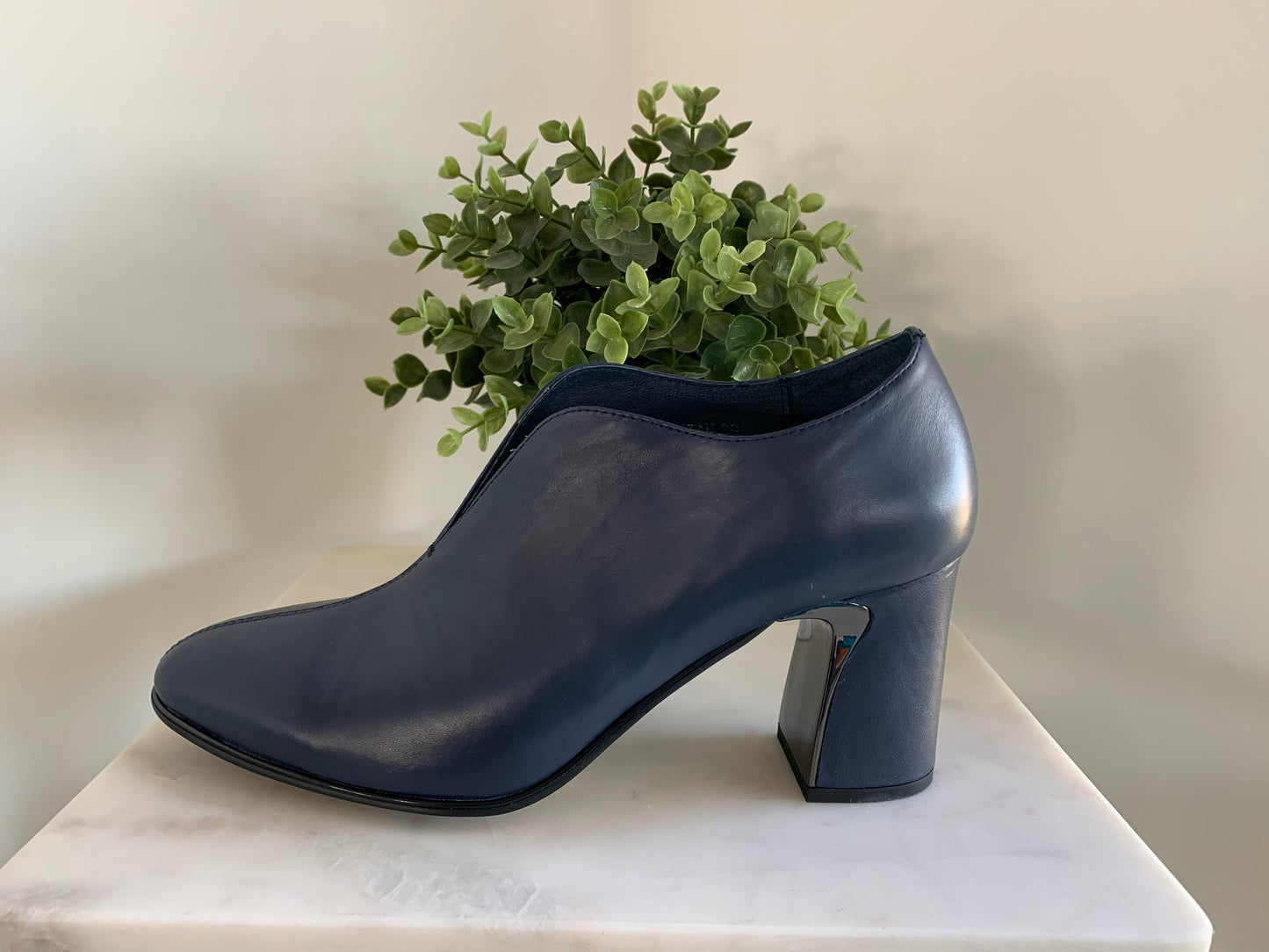 Django & Juliette - Kian Navy Leather