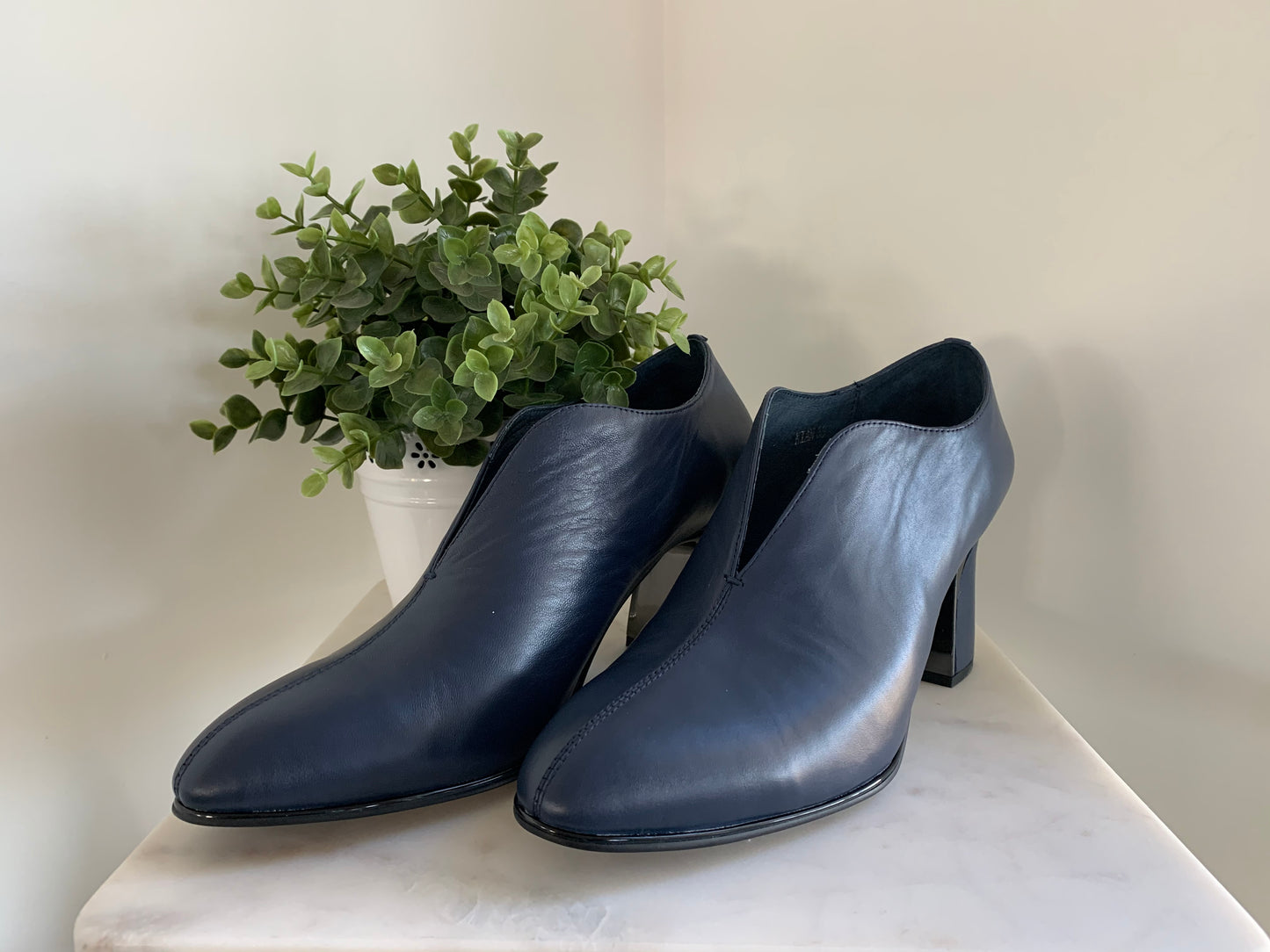 Django & Juliette - Kian Navy Leather